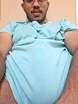 Snapshot of alesssterling chatting on January 3, 5:17 am alesssterling online show from January 3, 5:17 am