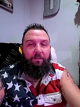 Snapshot of beardedbeasty86 chatting on October 15, 3:36 am beardedbeasty86 online show from October 15, 3:36 am