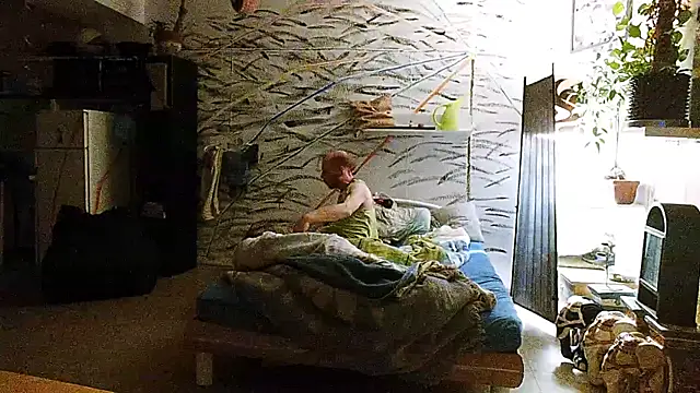 Snapshot of BongChannel chatting on December 18, 5:42 pm BongChannel online show from December 18, 5:42 pm