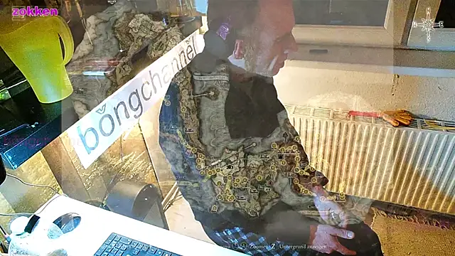 Snapshot of BongChannel chatting on January 28, 11:39 pm BongChannel online show from January 28, 11:39 pm