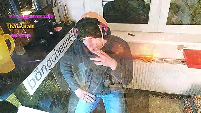 Snapshot of BongChannel chatting on January 30, 6:32 pm BongChannel online show from January 30, 6:32 pm