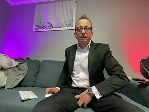 mouser21212 online show from February 5, 8:00 am