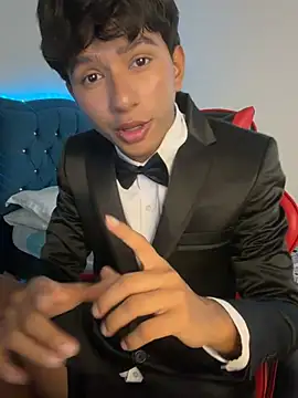 Leonarrrd 01 online show from February 4, 10:49 pm