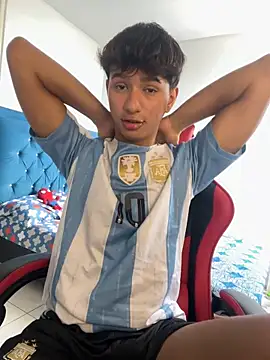 Leonarrrd 01 online show from November 6, 7:39 pm