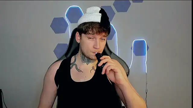 Chris Tyson online show from December 2, 12:38 pm