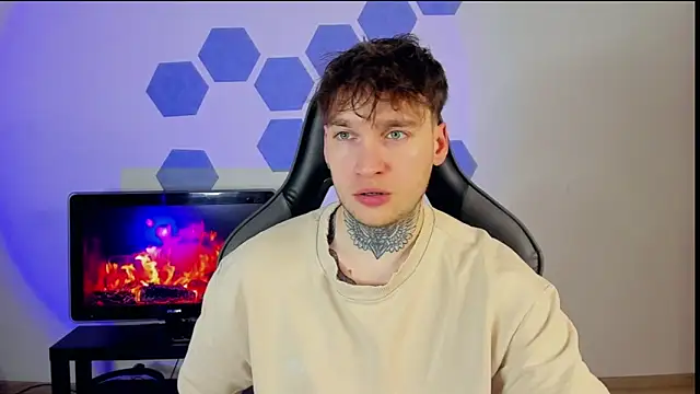 Chris Tyson online show from March 1, 11:04 pm