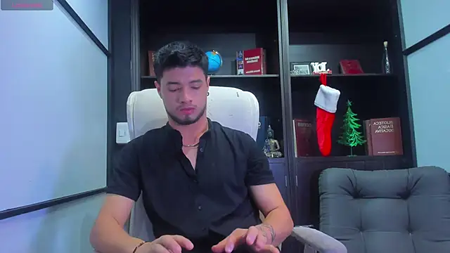 Snapshot of EdwardRoss_ chatting on December 30, 7:32 pm EdwardRoss online show from December 30, 7:32 pm