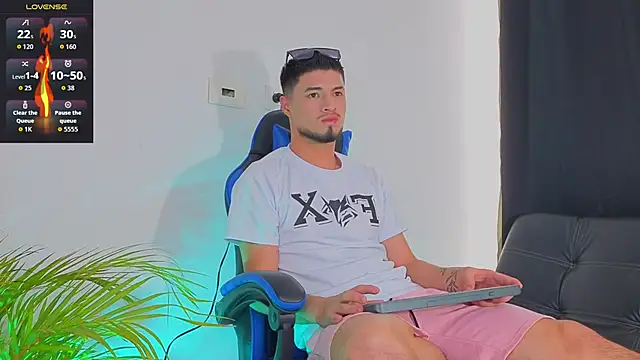 EdwardRoss  online show from November 2, 8:35 pm