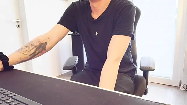 Snapshot of Hot_ToyBoy6974 chatting on December 14, 12:12 pm Hot ToyBoy6974 online show from December 14, 12:12 pm