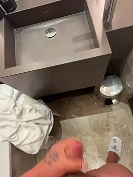 parallelo990 online show from April 4, 9:06 am