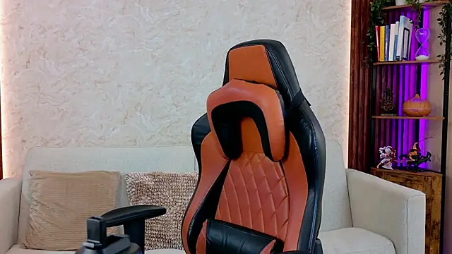 AdanReilly online show from April 10, 9:00 pm