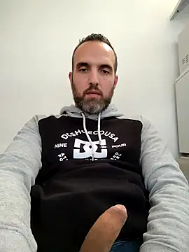 leon3875 online show from September 30, 3:26 pm