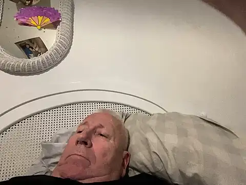 Bossinmidd12 online show from February 22, 6:04 pm