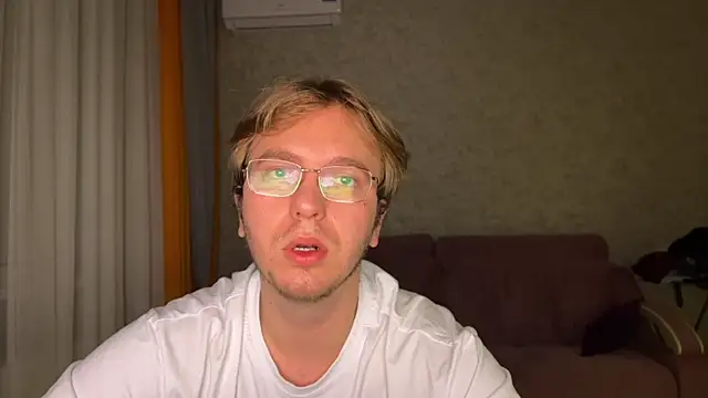 kiopiggy online show from November 29, 10:45 pm