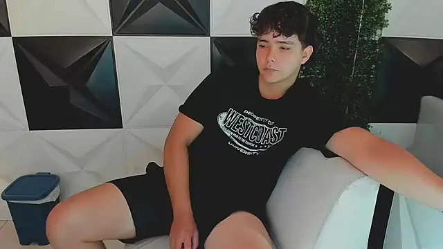Snapshot of Dani_cumboy chatting on October 11, 3:16 pm Dani cumboy online show from October 11, 3:16 pm