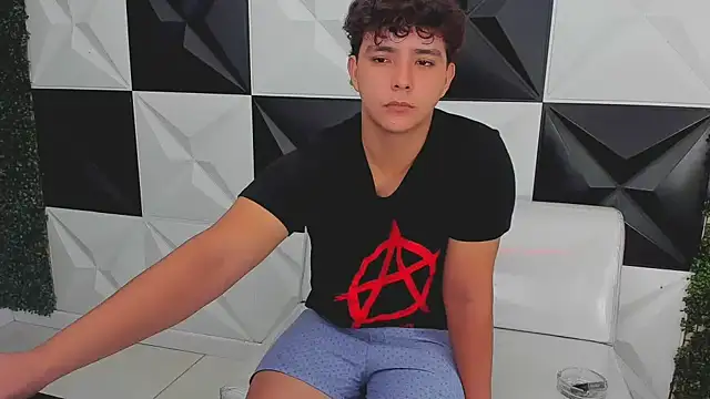 Snapshot of Dani_cumboy chatting on October 9, 3:06 pm Dani cumboy online show from October 9, 3:06 pm