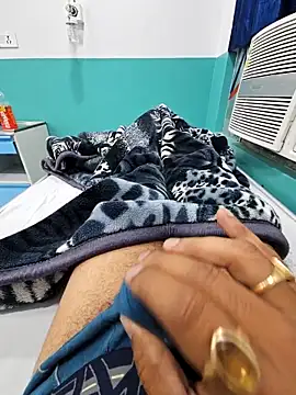 villagb12 online show from December 17, 5:30 pm