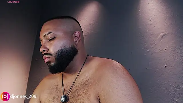 DilanJonnes  online show from March 13, 7:09 pm