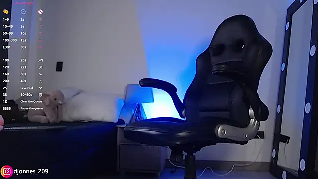 DilanJonnes  online show from April 15, 7:14 pm