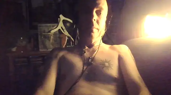 Snapshot of SHARPSkinhead chatting on February 2, 11:21 pm SHARPSkinhead online show from February 2, 11:21 pm