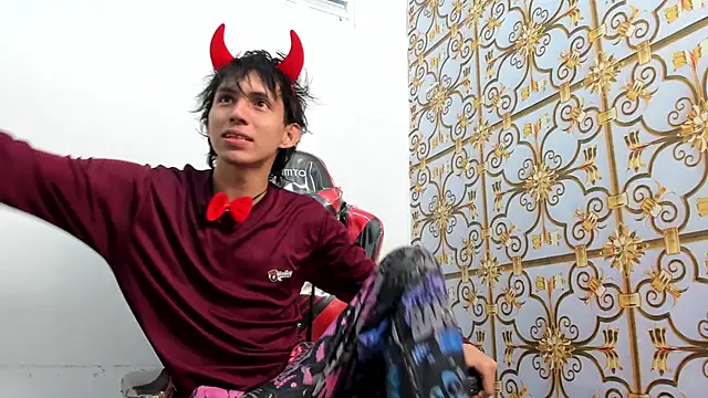 Snapshot of JeanRam18 chatting on October 15, 4:20 am JeanRam18 online show from October 15, 4:20 am