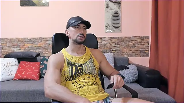 HotHunkTrainer online show from February 15, 9:27 am