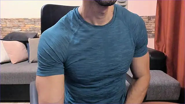 HotHunkTrainer online show from September 11, 7:07 am