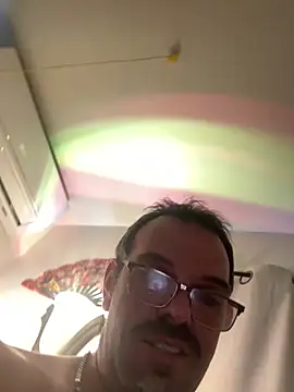 badboybrad11 online show from April 6, 11:37 pm