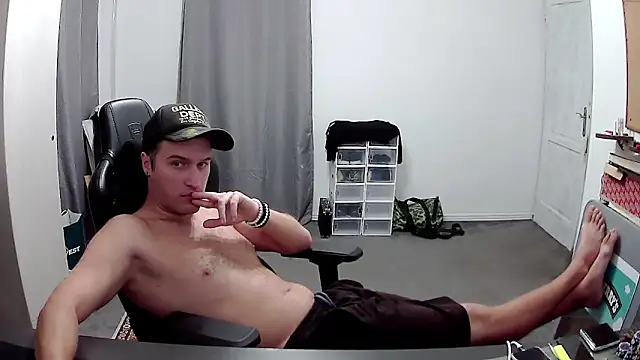 Snapshot of PKrisztian chatting on September 17, 5:25 pm PKrisztian online show from September 17, 5:25 pm
