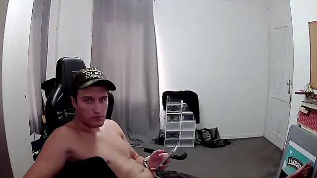 Snapshot of PKrisztian chatting on September 27, 3:10 pm PKrisztian online show from September 27, 3:10 pm