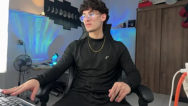 Kisan Smith online show from March 4, 1:34 am