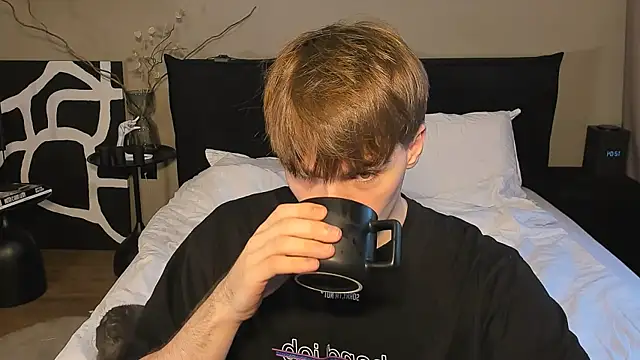 simonwnl online show from December 17, 9:05 am