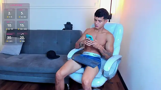 Snapshot of Paradise_boy_s chatting on October 21, 10:45 pm Paradise boy s online show from October 21, 10:45 pm