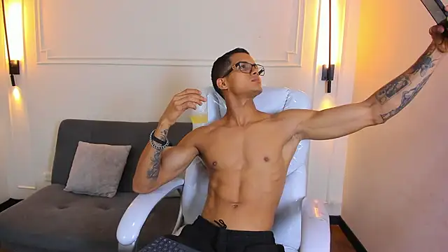 Paradise boy s online show from February 18, 11:13 pm