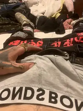 nikianjosh13 online show from December 5, 9:27 am