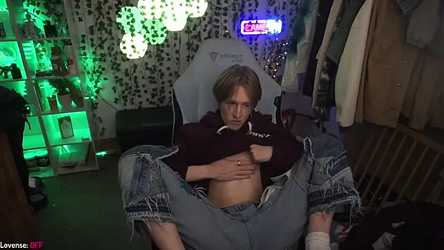 Snapshot of twinkben chatting on December 9, 9:54 pm twinkben online show from December 9, 9:54 pm