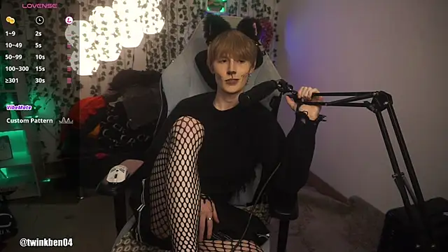Snapshot of twinkben chatting on October 13, 8:37 pm twinkben online show from October 13, 8:37 pm