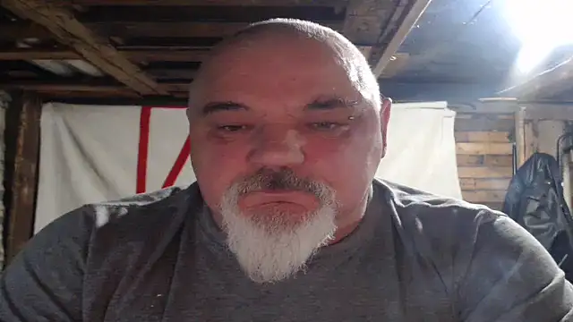 Newfiesausage1972 online show from December 5, 11:23 pm