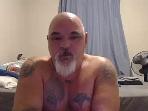 Snapshot of Newfiesausage1972 chatting on December 31, 10:37 am Newfiesausage1972 online show from December 31, 10:37 am