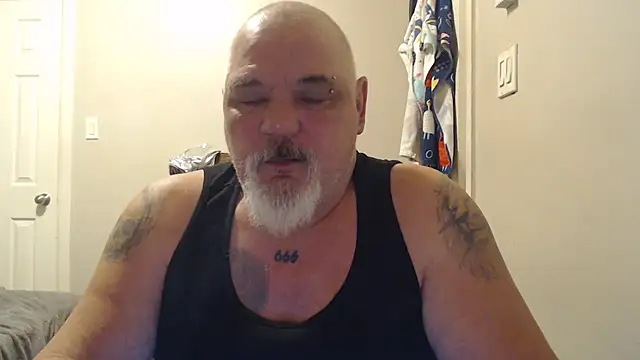Snapshot of Newfiesausage1972 chatting on February 18, 9:54 am Newfiesausage1972 online show from February 18, 9:54 am