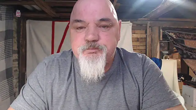 Newfiesausage1972 online show from February 25, 1:34 pm