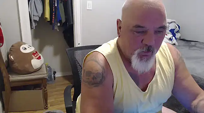 Snapshot of Newfiesausage1972 chatting on December 6, 11:25 pm Newfiesausage1972 online show from December 6, 11:25 pm