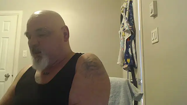 Snapshot of Newfiesausage1972 chatting on March 21, 8:08 pm Newfiesausage1972 online show from March 21, 8:08 pm