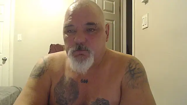 Snapshot of Newfiesausage1972 chatting on March 12, 9:44 am Newfiesausage1972 online show from March 12, 9:44 am