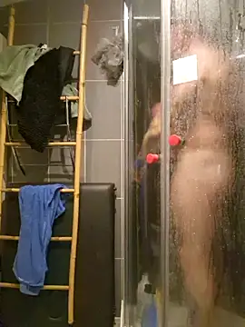 Snapshot of RomWoolf chatting on February 28, 12:43 am RomWoolf online show from February 28, 12:43 am