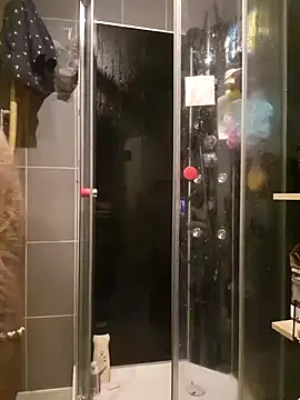 Snapshot of RomWoolf chatting on January 11, 4:48 am RomWoolf online show from January 11, 4:48 am