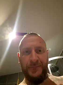 Snapshot of RomWoolf chatting on February 14, 12:19 am RomWoolf online show from February 14, 12:19 am