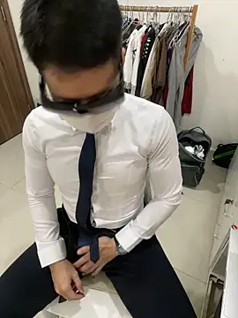 harrylouis1357 online show from March 15, 7:20 am