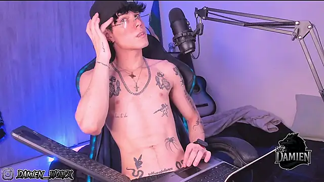 cinnamon boyxxx online show from September 28, 2:09 am