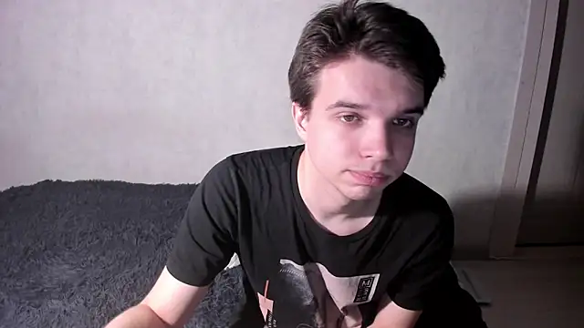 Snapshot of tailer_ chatting on December 11, 5:54 pm tailer  online show from December 11, 5:54 pm